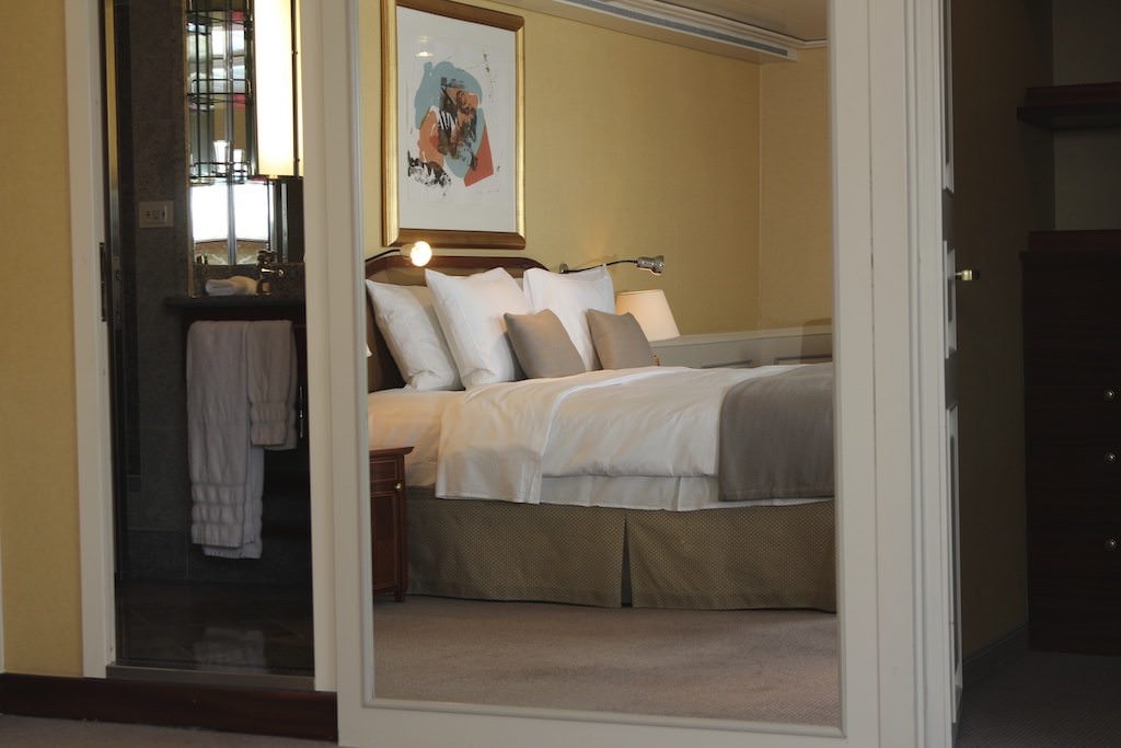 Suite 601. © 2012 Ralph Grizzle (6)
